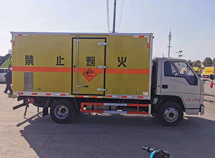 纳溪爆破器材运输车技术升级与安全合规新趋势